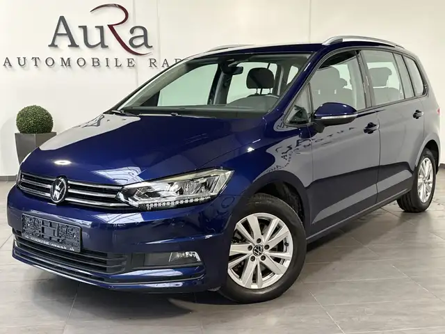 Volkswagen Touran view 2