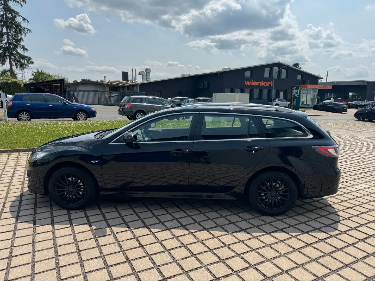 Mazda 6 Kombi 1.8 Edition *NUR 120000 KM*BOSE SOUND* Schwarz - 2
