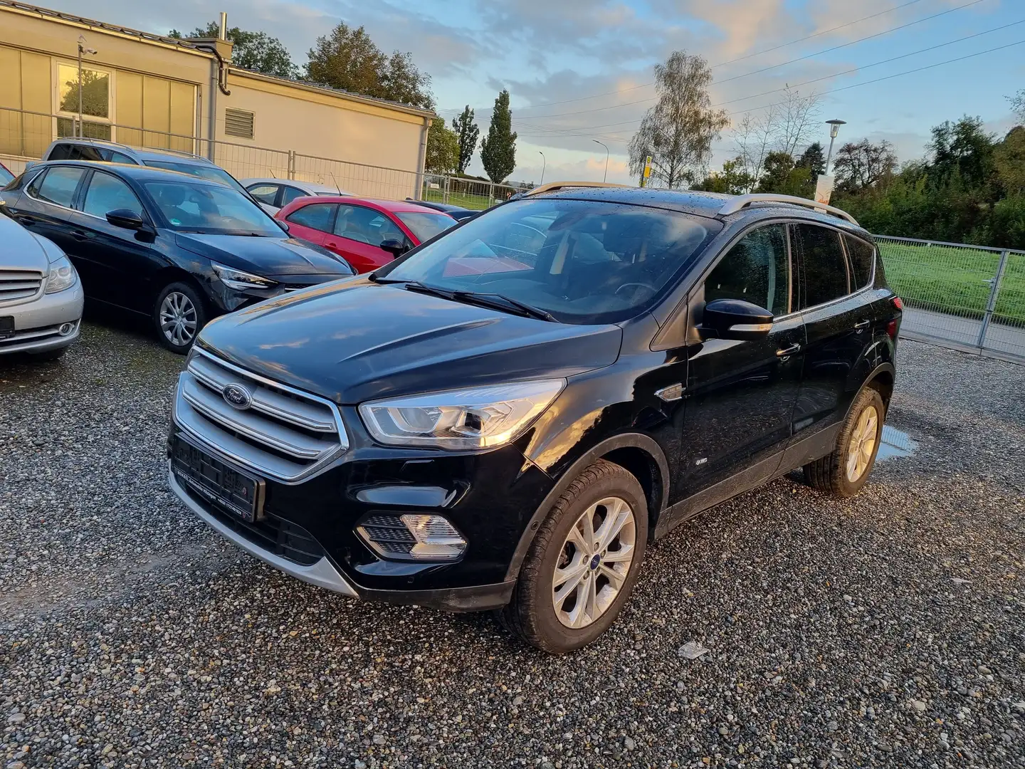 Ford Kuga Titanium AHK NAVI RFK Lenkradheizung SHZ PDC Xenon Schwarz - 1