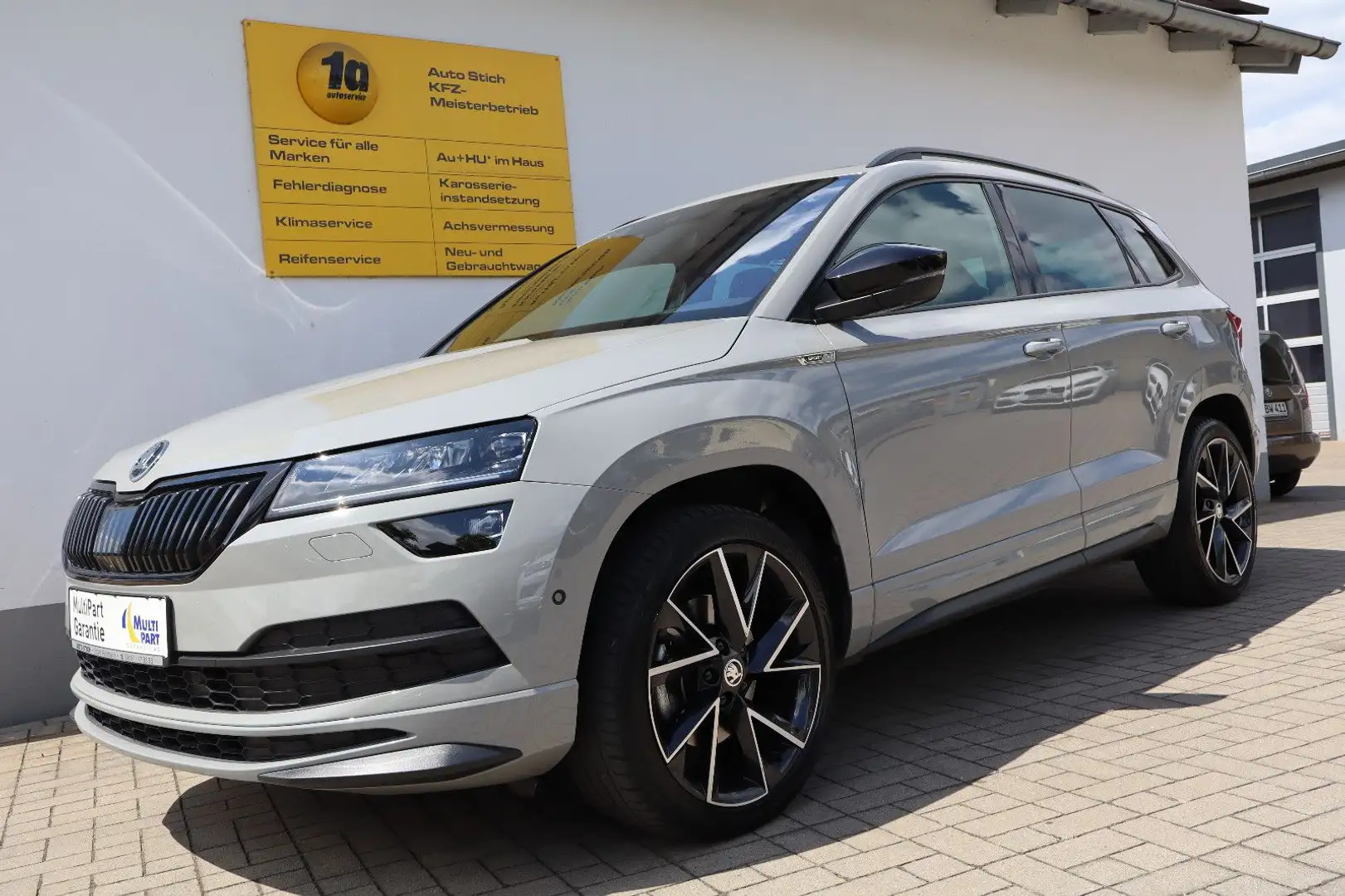 Skoda Karoq Sportline 4x4 STHZ/AHK/ACC/PANO/360°... Grau - 1