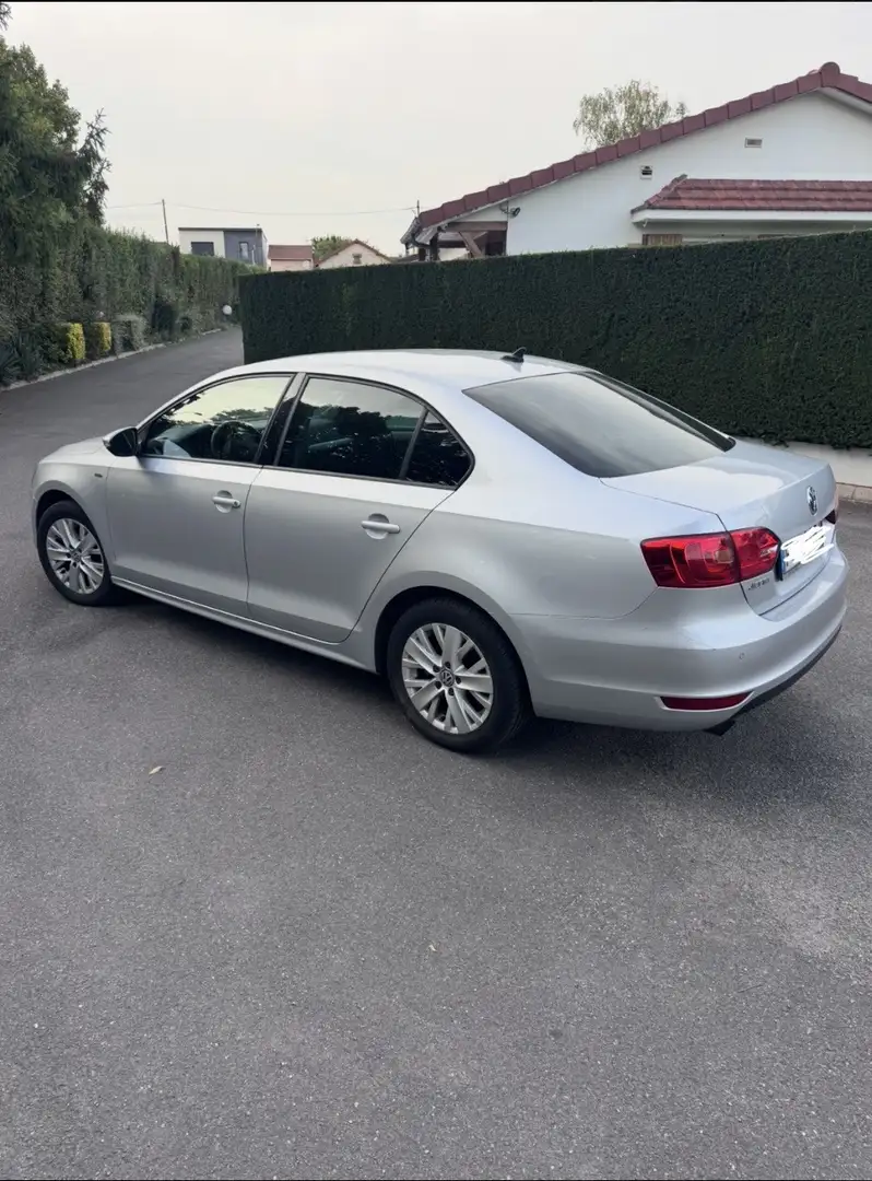 Volkswagen Jetta 1.2 TSI 105 Confortline - 2