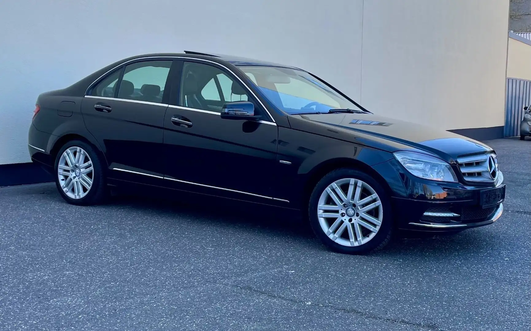 Mercedes-Benz C 250 CGI Lim AUTOM. AVANTGARDE KEYLESS Noir - 1