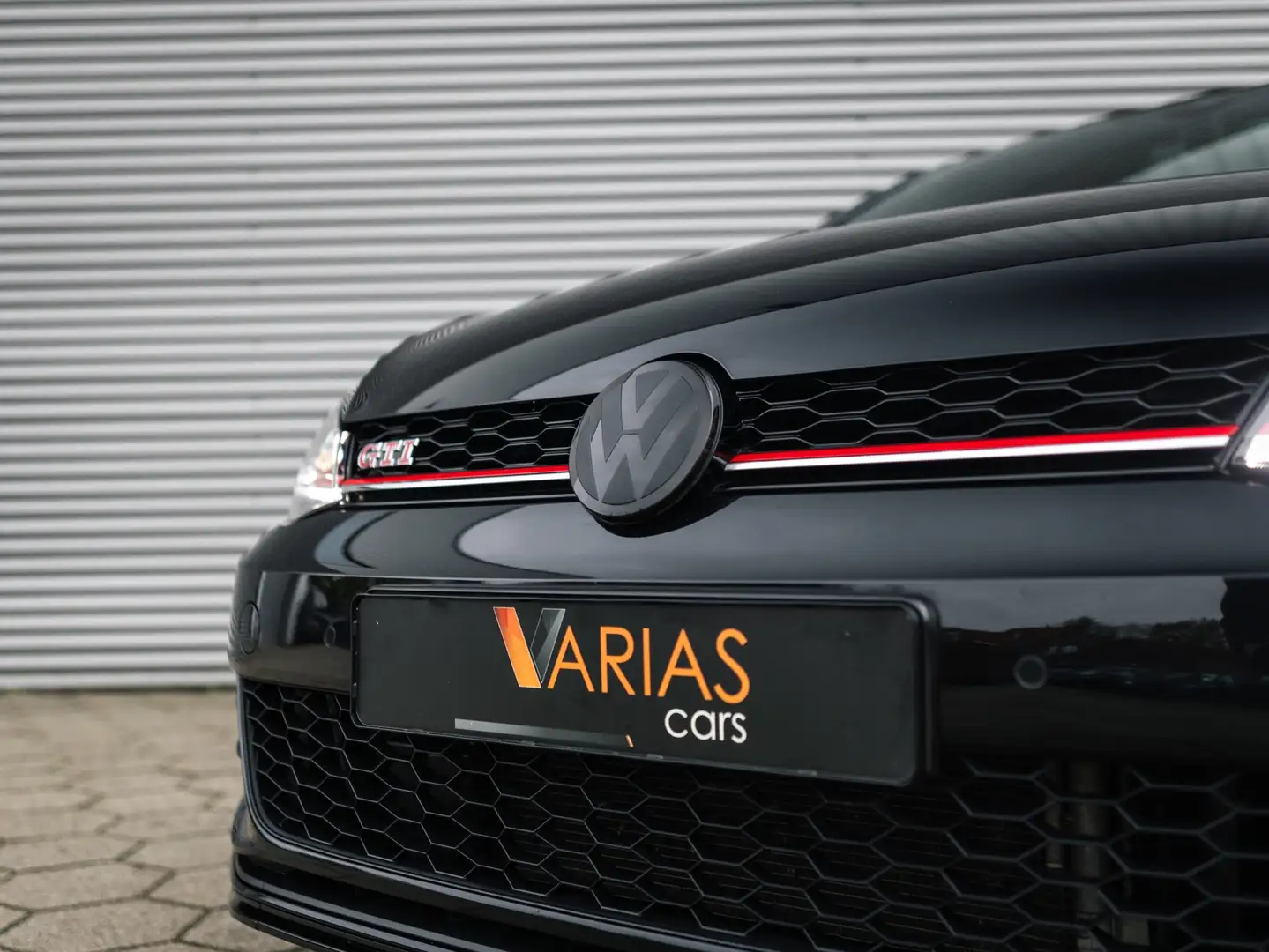 Volkswagen Golf GTI 2.0 TSI TCR Pano DCC Camera Lane Blindspot Zwart - 2