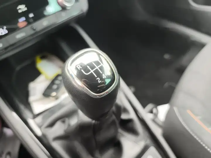 Škoda Kamiq 1.0 TSI Ambition 2023, foto 14