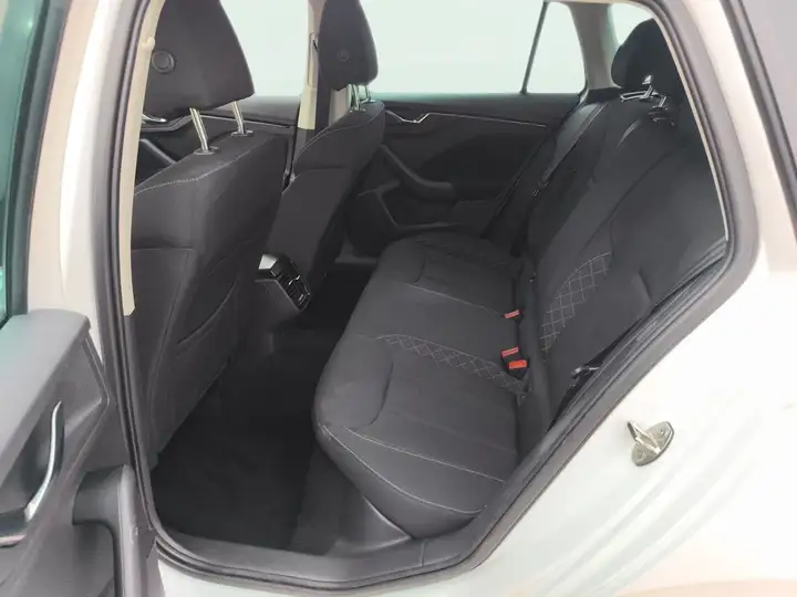 Škoda Kamiq 1.0 TSI Ambition 2023, foto 12