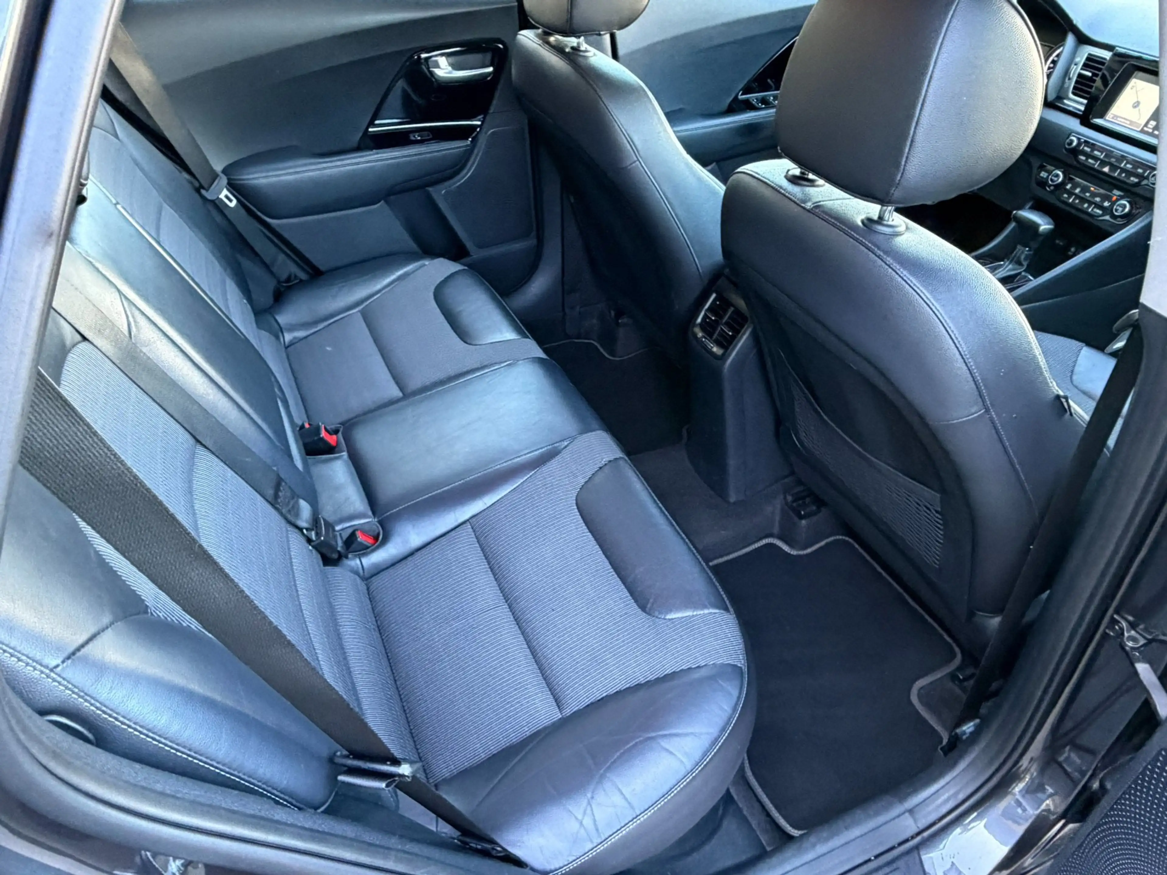 Kia Niro 1.6 GDi Hybrid DynamicLine — photo 17