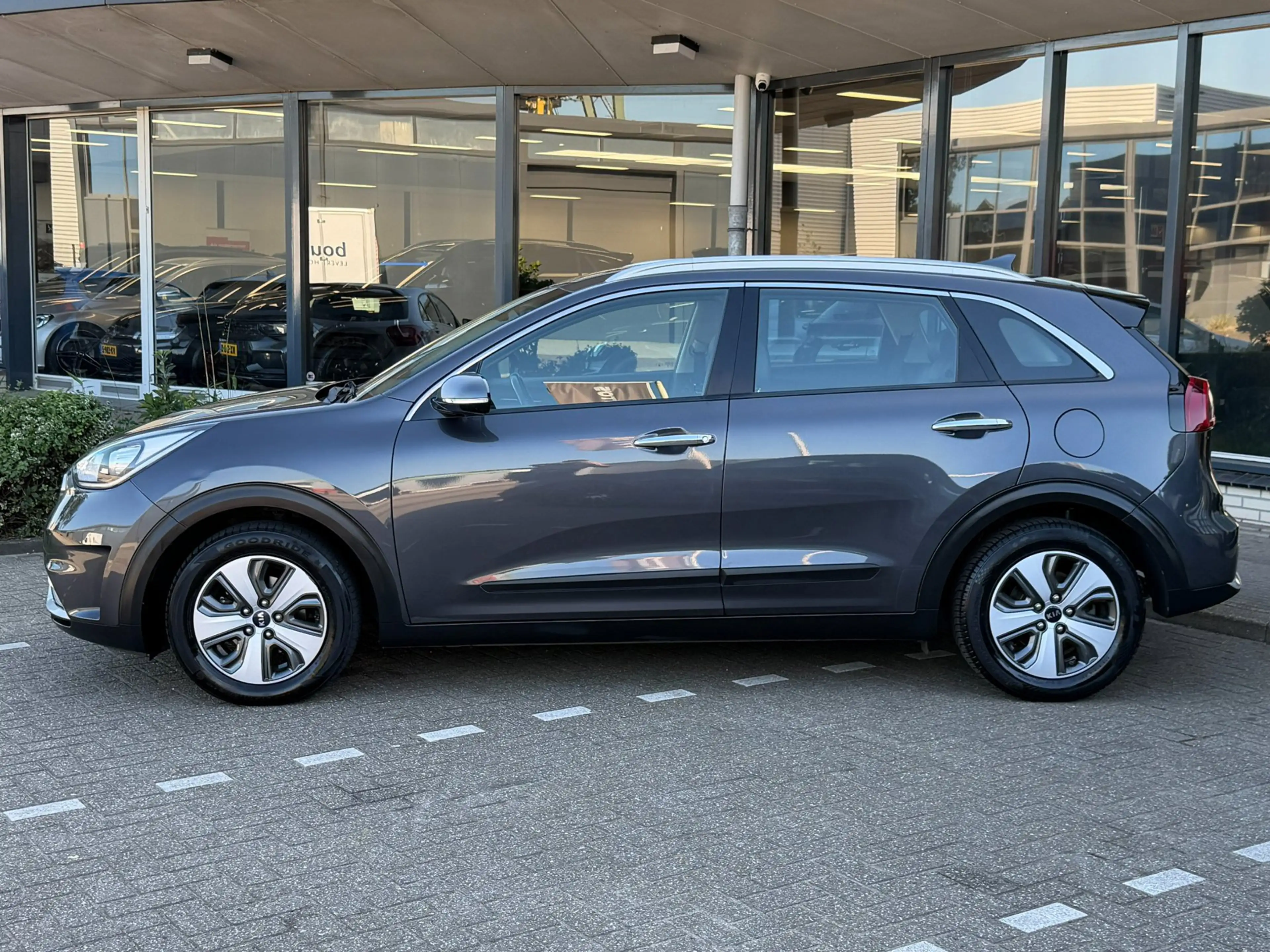 Kia Niro 1.6 GDi Hybrid DynamicLine — photo 3