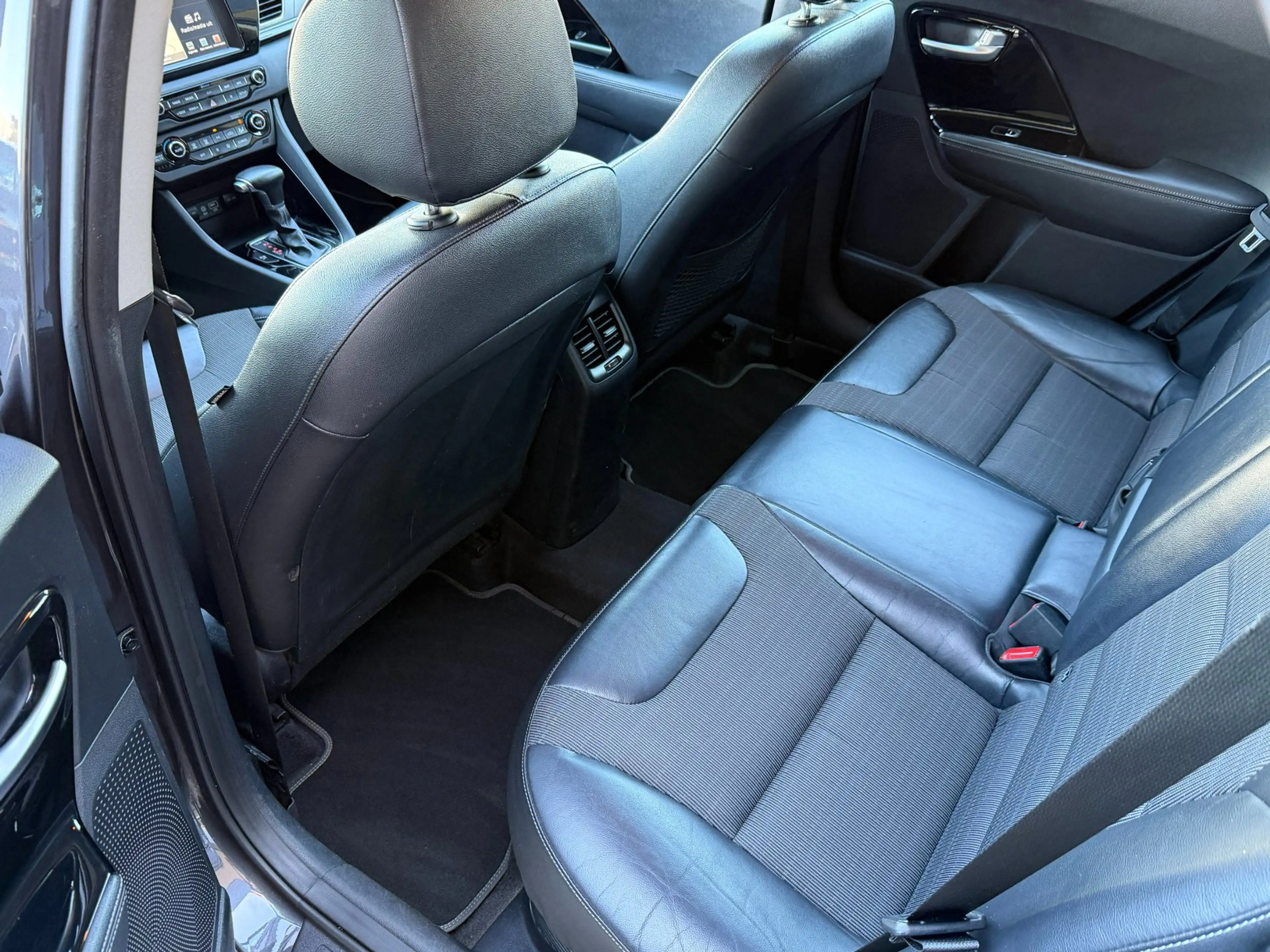 Kia Niro 1.6 GDi Hybrid DynamicLine — photo 18