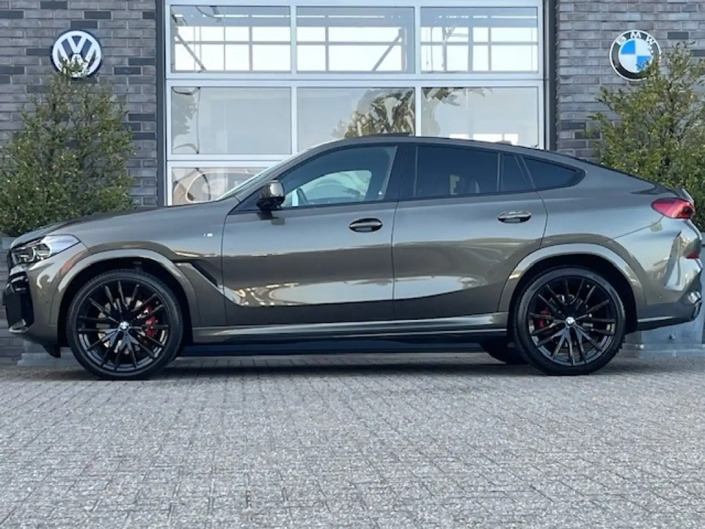 BMW X6 XDRIVE40I M-SPORT - PANO - 22 INCH - ORG. NL. Vert - 2