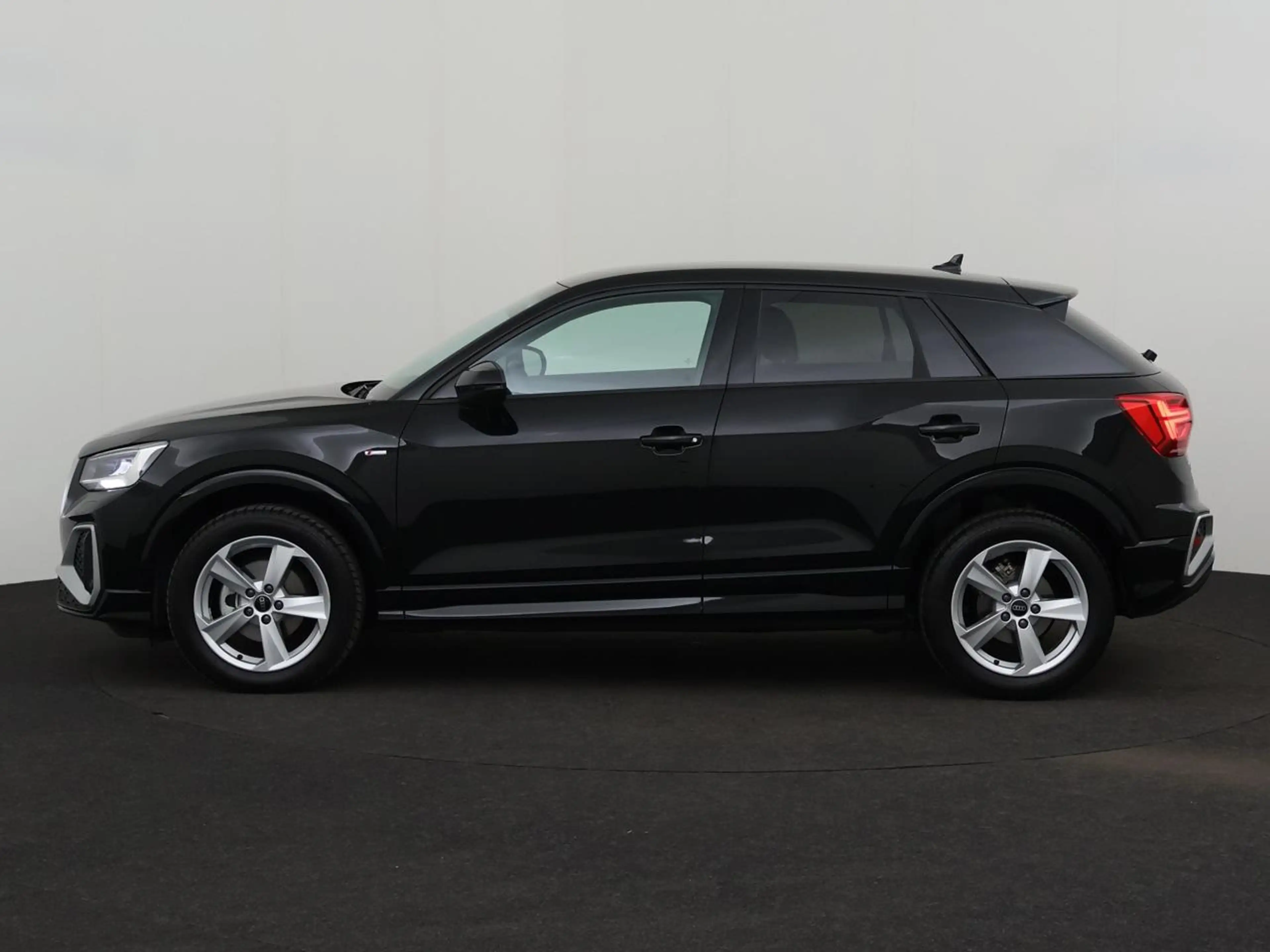 Audi Q2 Audi Q2 Business Edition S line 35 TFSI 110(150) kW(ch) S tronic — photo 4