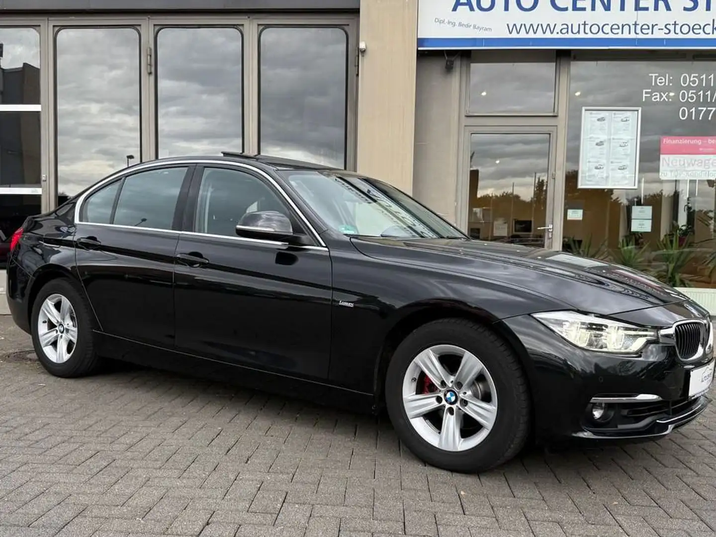 BMW 320 320 i Luxury LineGarantieAutomatikLederNaviSSD LED Noir - 2