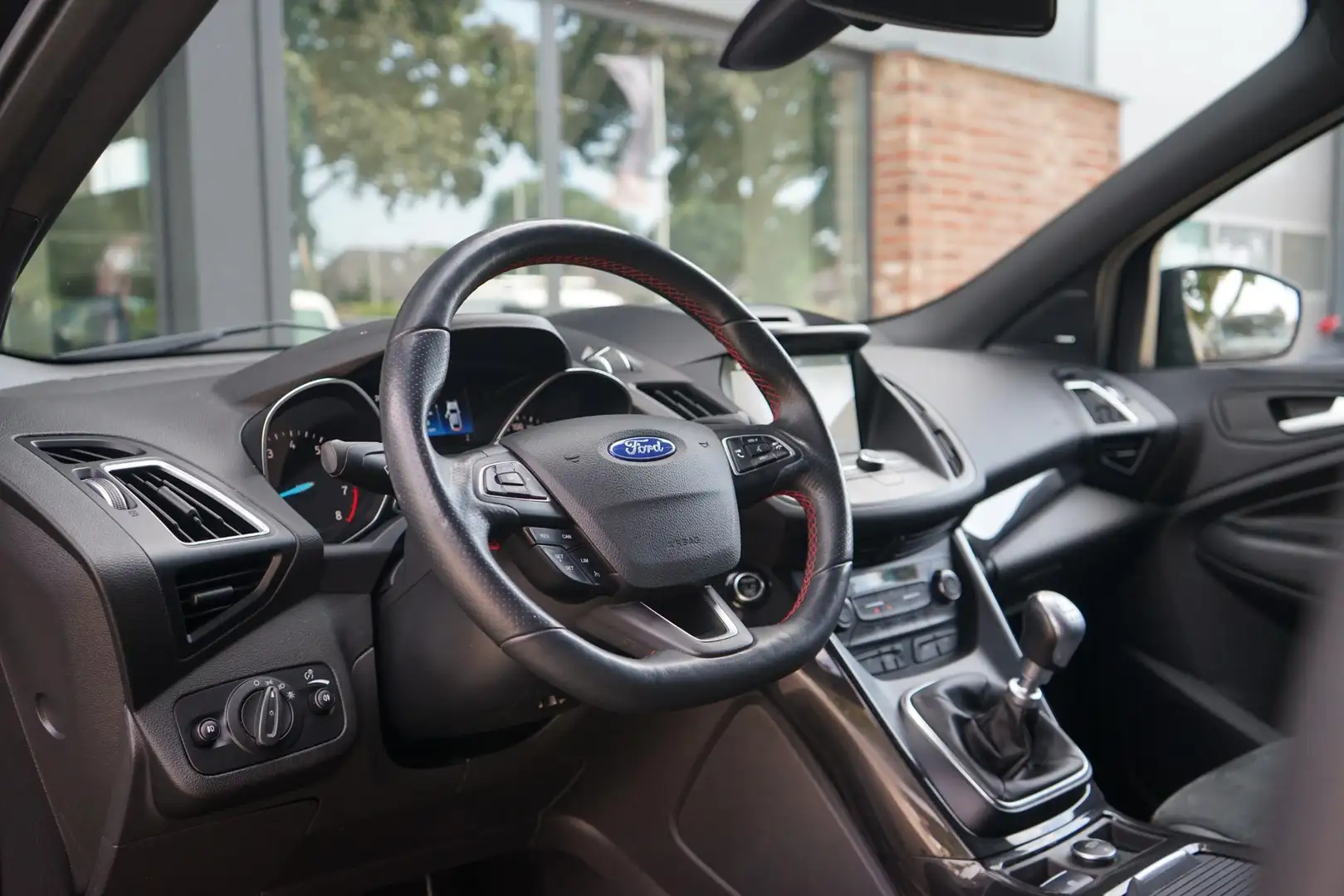 Ford Kuga 1.5i EcoBoost 110kW ST-Line ,Trekhaak, Sony Sound, Nero - 2