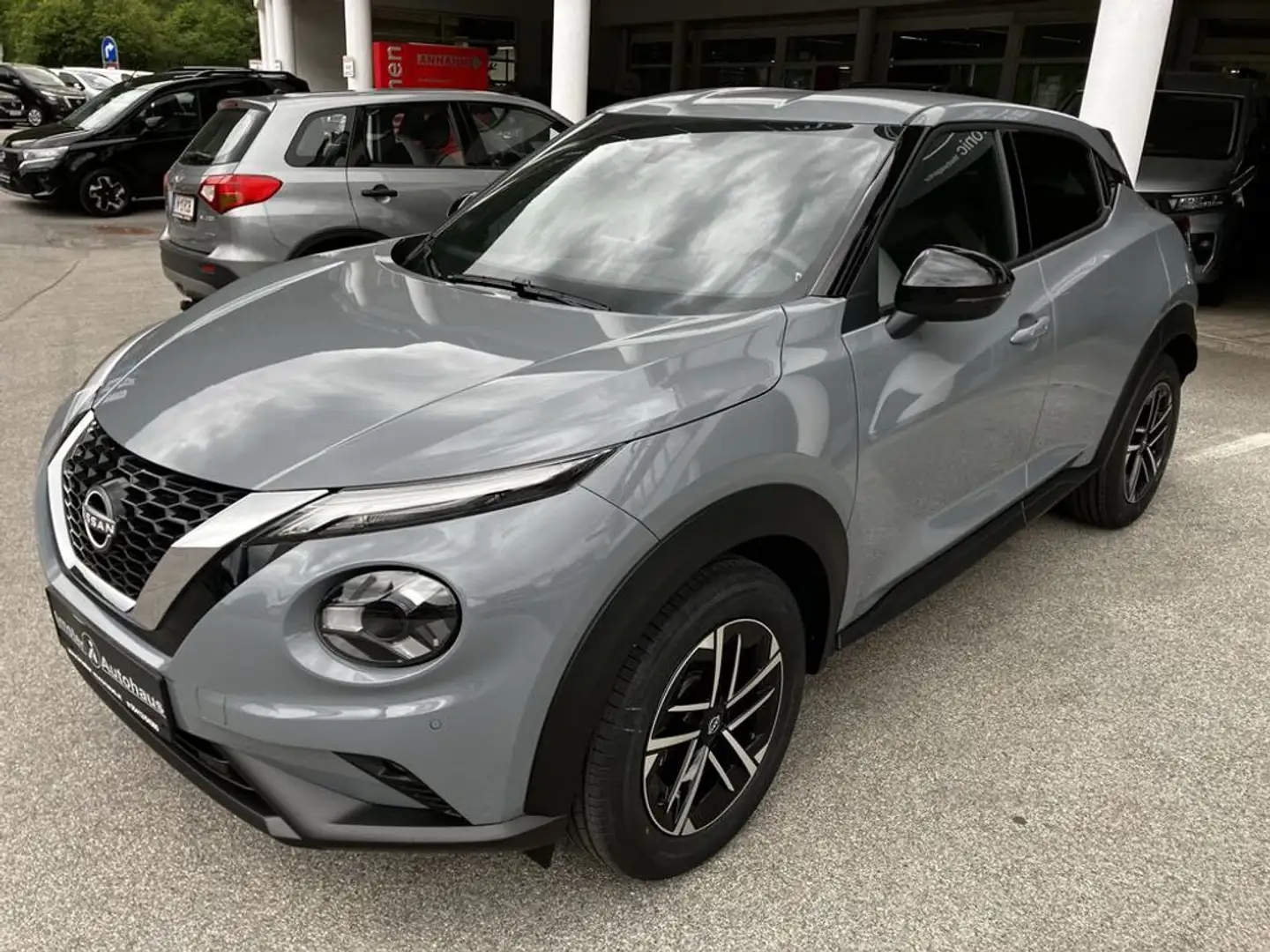 Nissan Juke 1,0 DIG-T N-Connecta 6MT Grau - 1