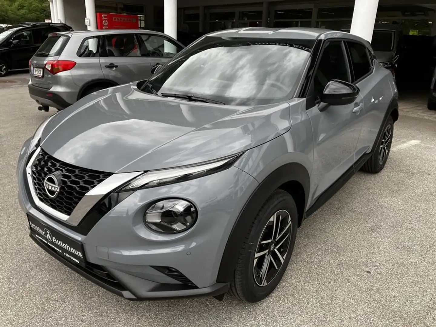 Nissan Juke 1,0 DIG-T N-Connecta 6MT Grau - 2