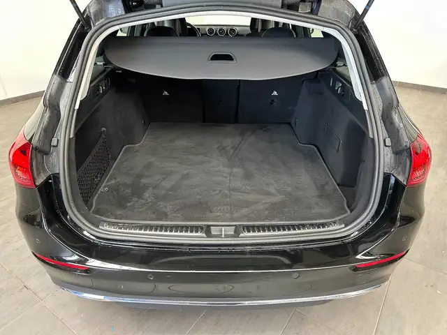 Mercedes-Benz 220 view 8