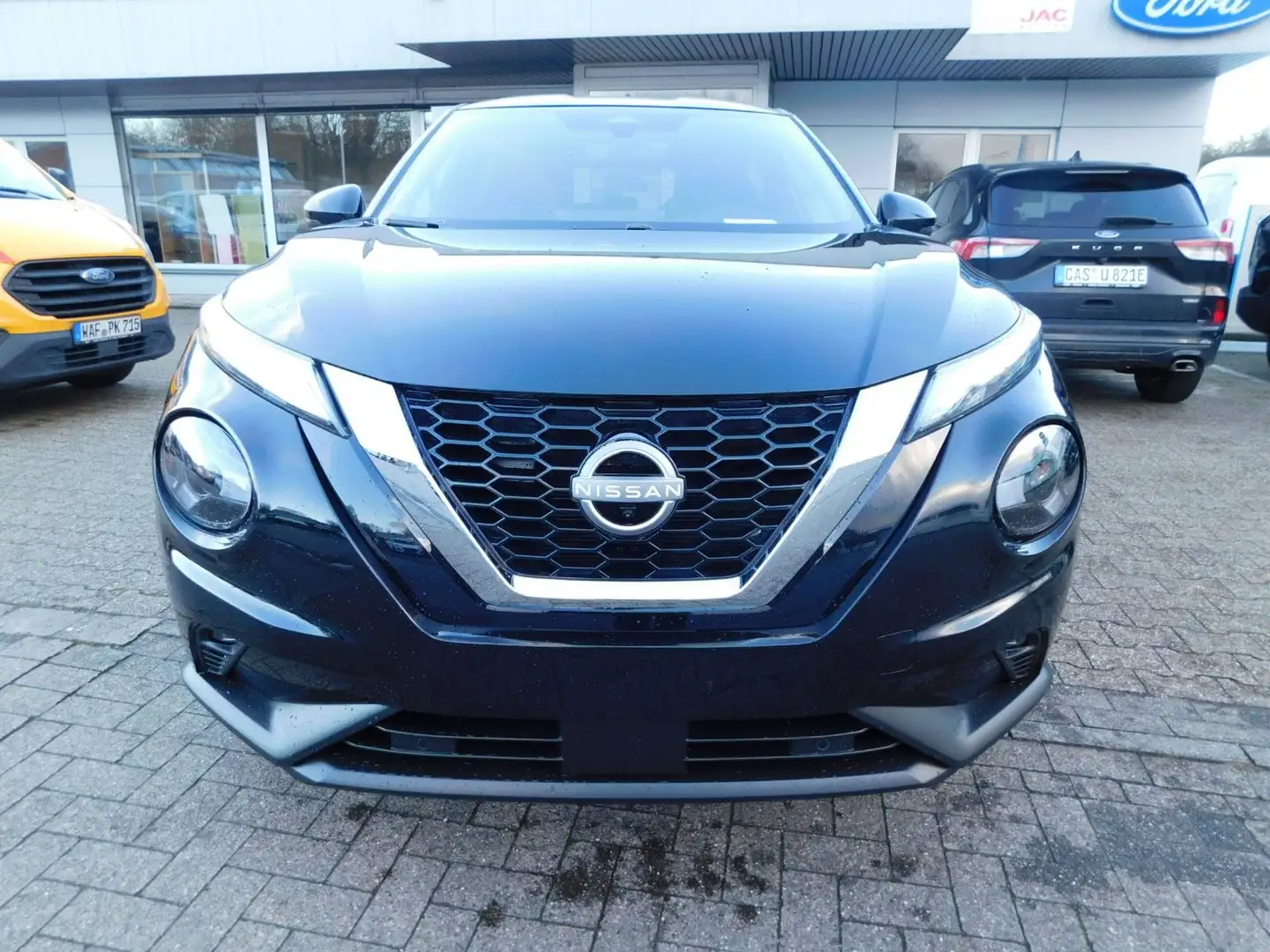Nissan Juke N-Connecta Tech Facelift Autom. Winter-P. Negro - 2