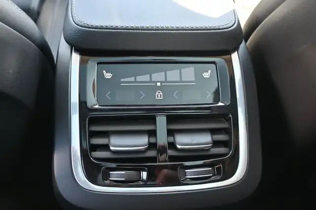 Volvo XC90 view 15