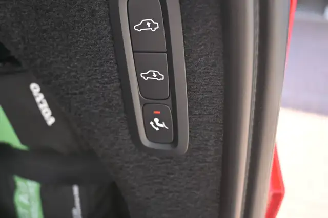 Volvo XC90 view 9