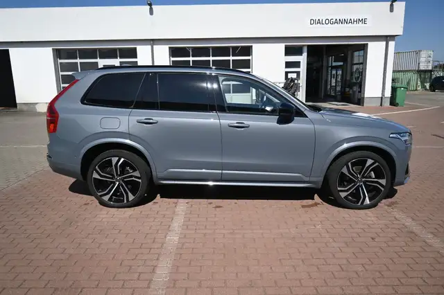Volvo XC90 view 5
