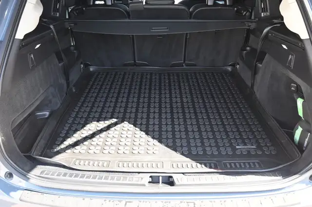 Volvo XC90 view 8