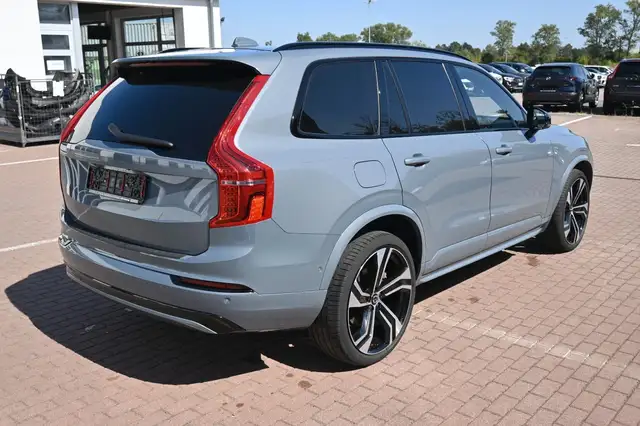 Volvo XC90 view 6