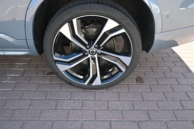 Volvo XC90 view 12