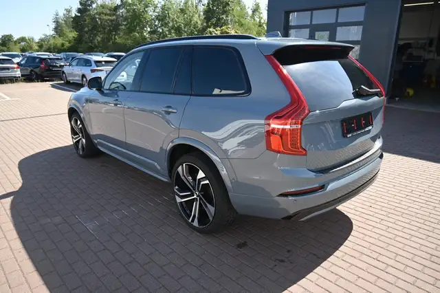 Volvo XC90 view 11