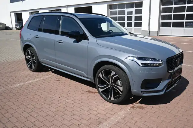 Volvo XC90 view 4