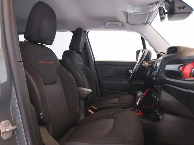 Jeep Renegade view 13