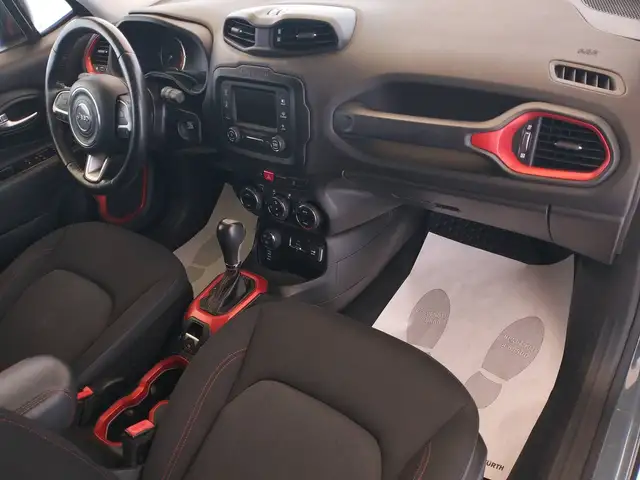 Jeep Renegade view 14