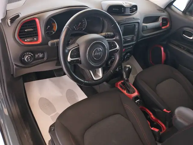 Jeep Renegade view 8