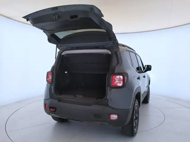 Jeep Renegade view 12