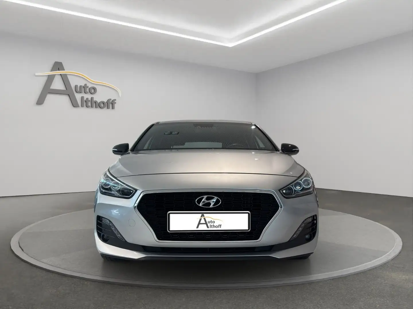 Hyundai i30 AUTOMATIK DSG AHK LED PARK KAM NAV TEMP SHZ Argent - 2