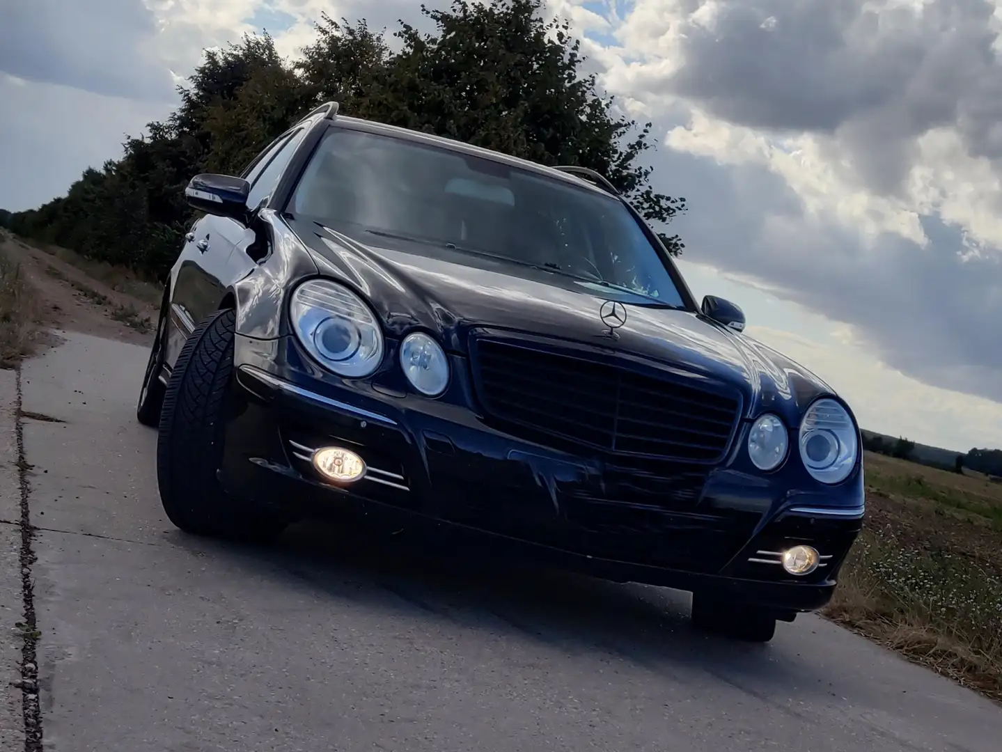 Mercedes-Benz E 220 E 220 T CDI AutomatikAvantgarde Černá - 1