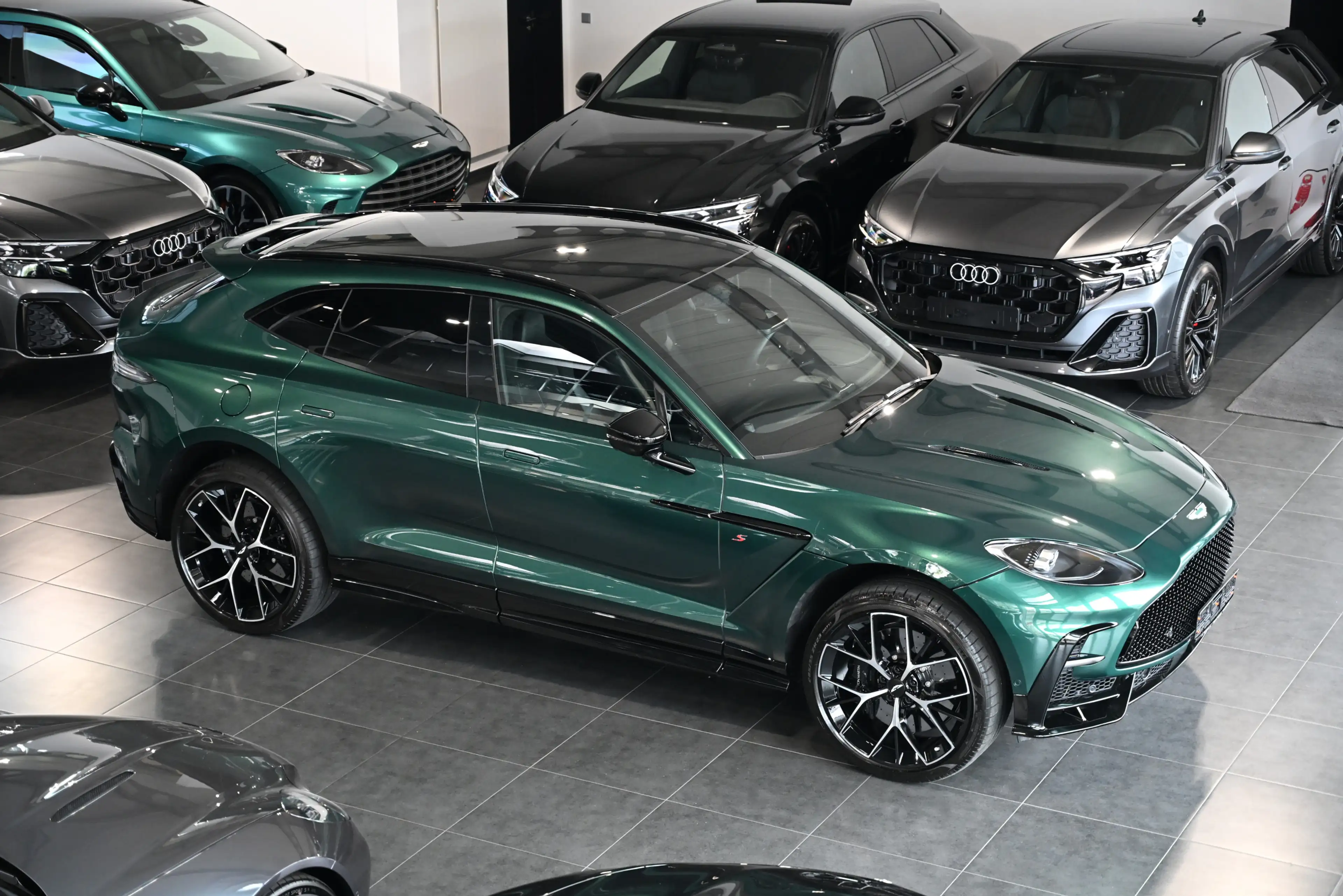 Aston Martin DBX S Malachite Green Bowers&Wilkins S-Alcantara — photo 4