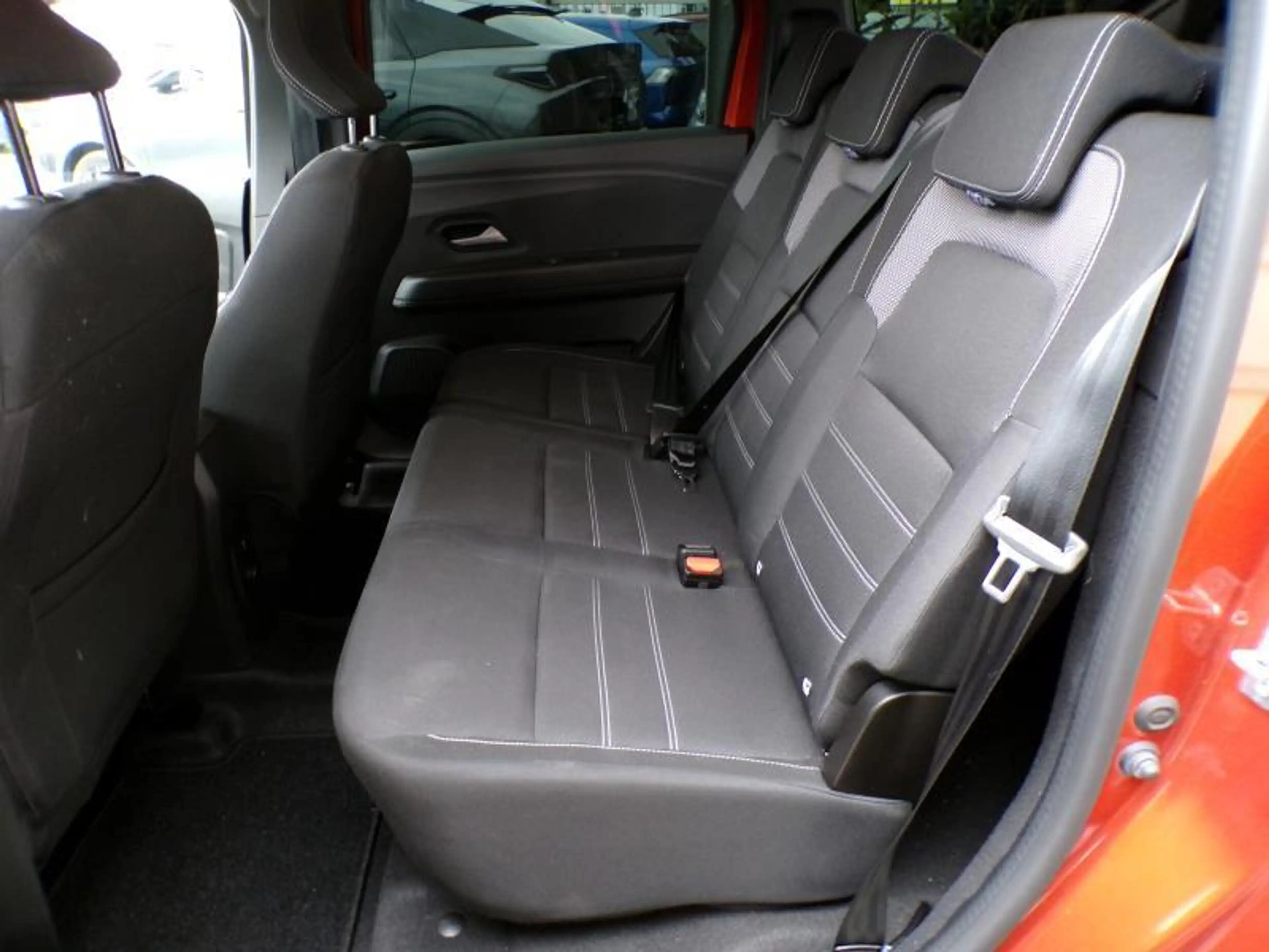 Dacia Jogger 7pl 1.6 140cv Orange 09/24 6418km Clim Bluetooth — photo 8