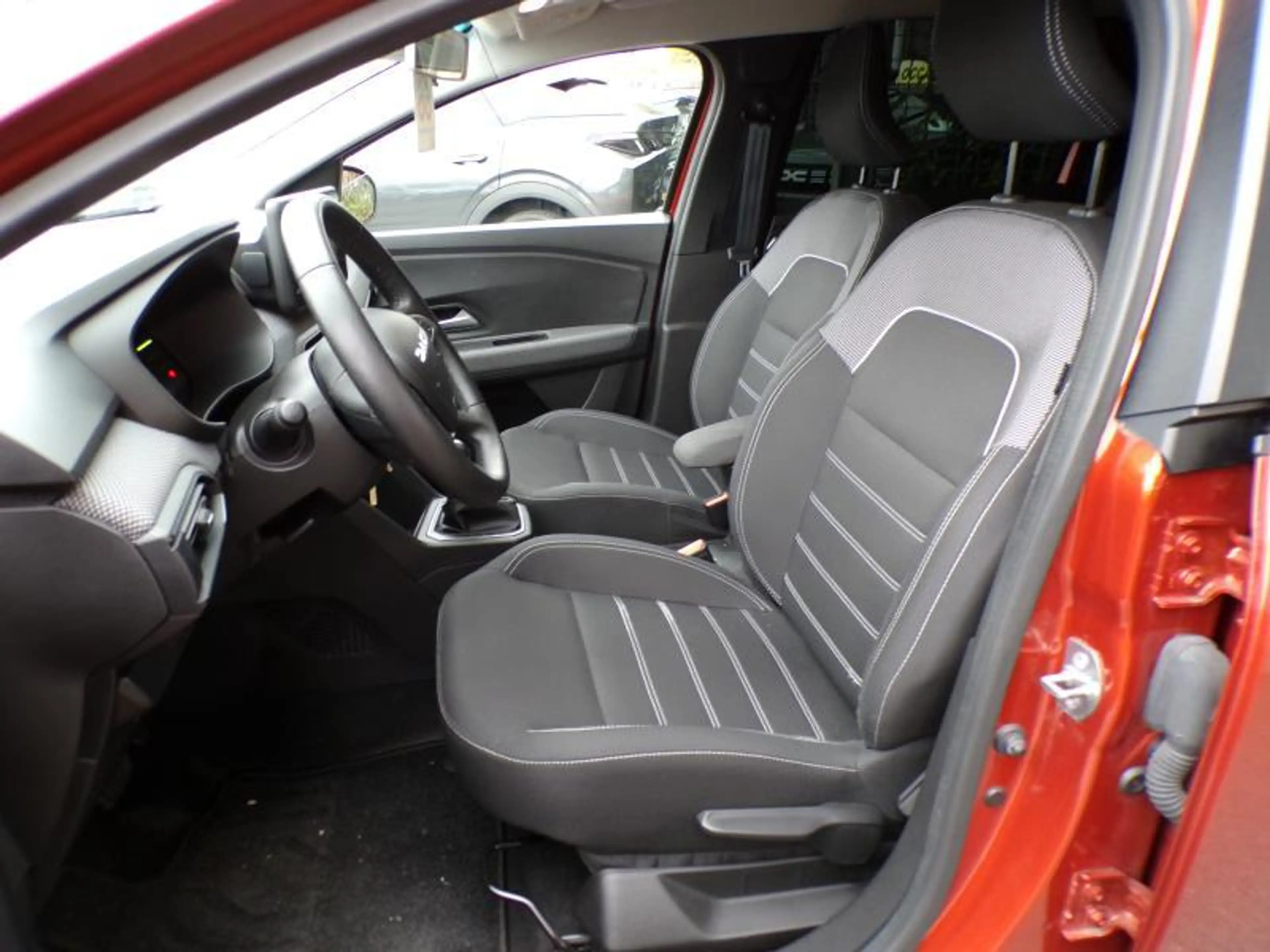 Dacia Jogger 7pl 1.6 140cv Orange 09/24 6418km Clim Bluetooth — photo 7
