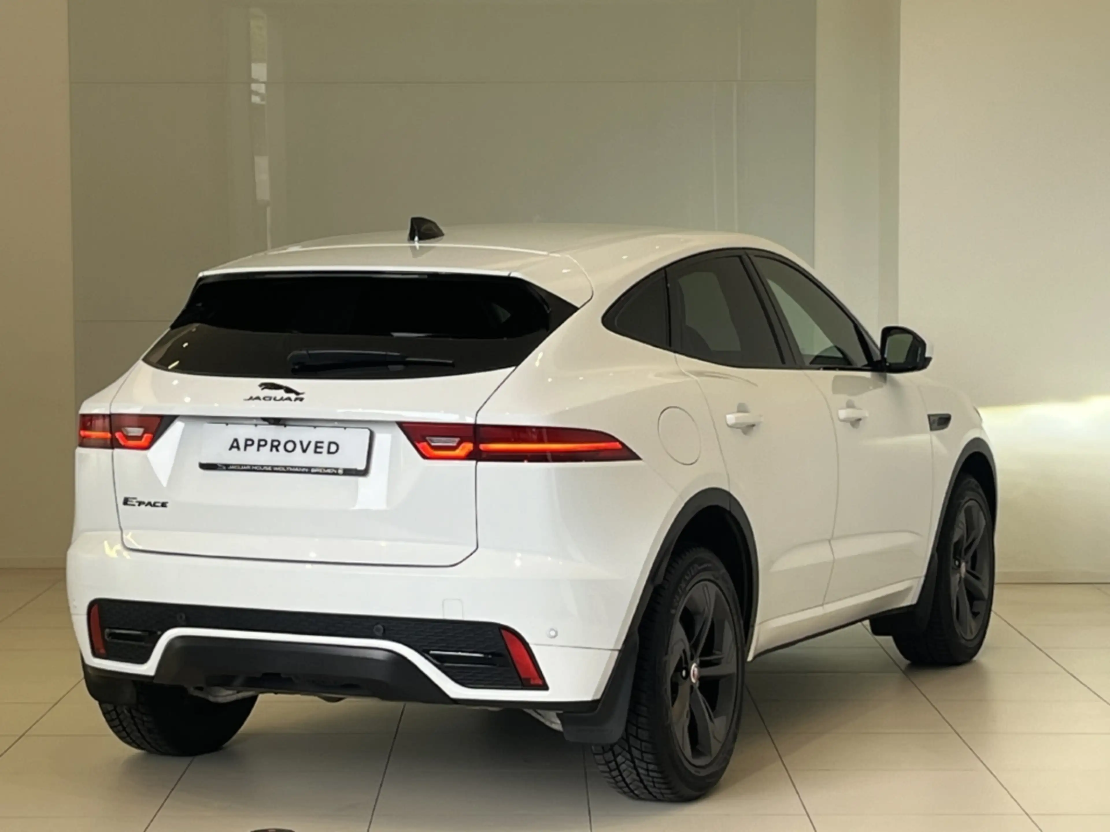 Jaguar E-Pace D200 R-Dynamic SE AWD HUD AD — photo 12
