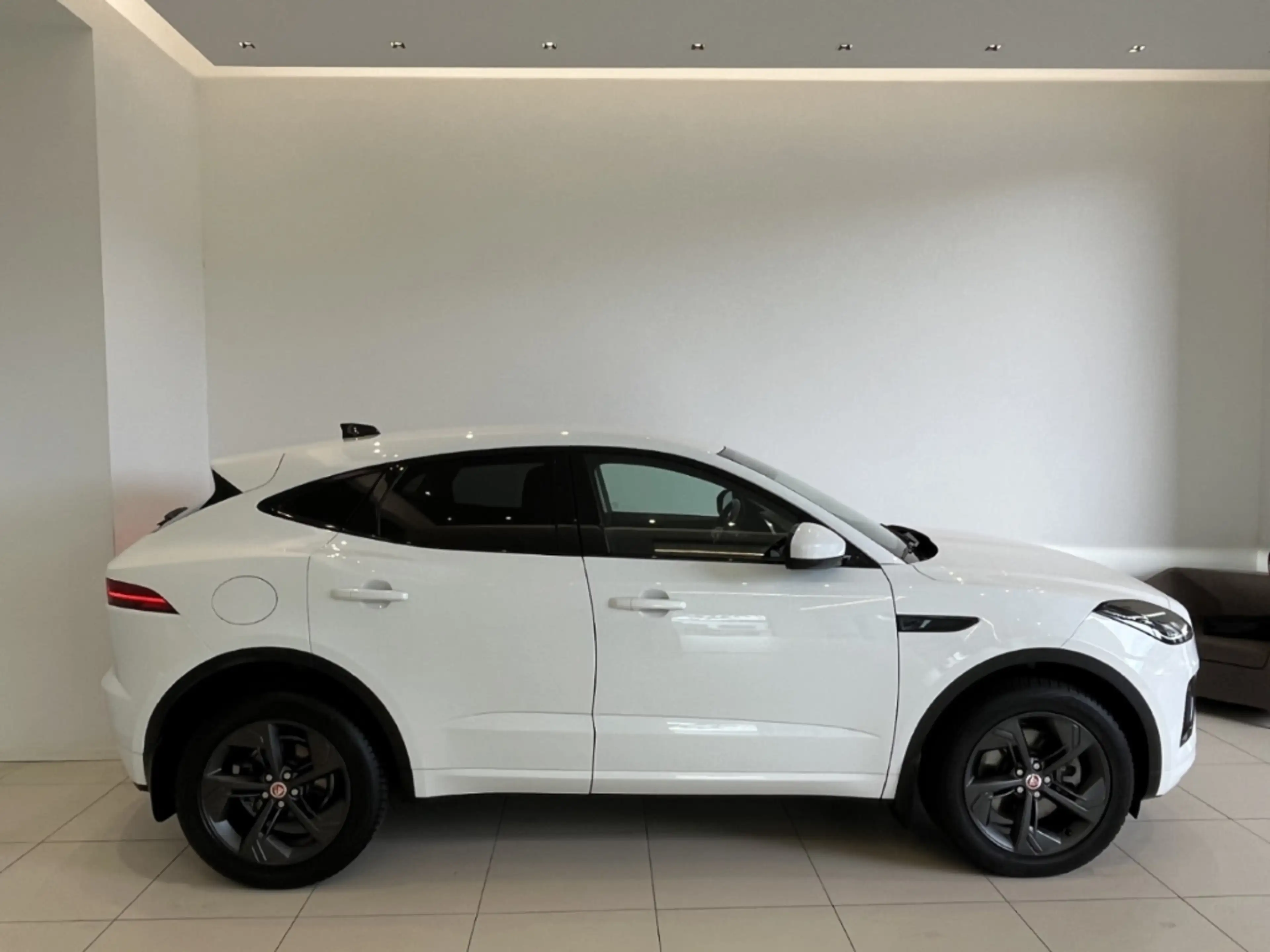 Jaguar E-Pace D200 R-Dynamic SE AWD HUD AD — photo 6