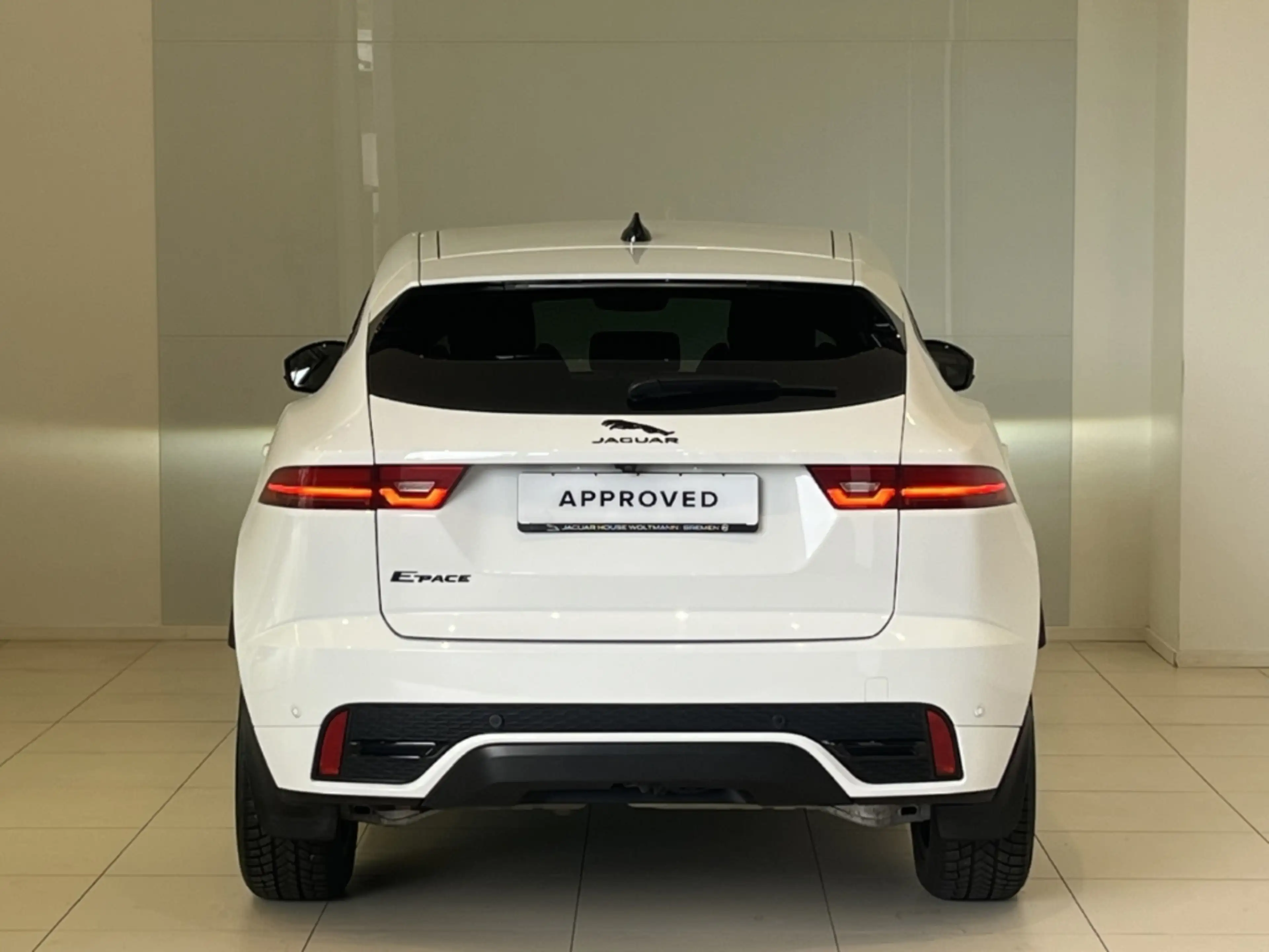 Jaguar E-Pace D200 R-Dynamic SE AWD HUD AD — photo 13