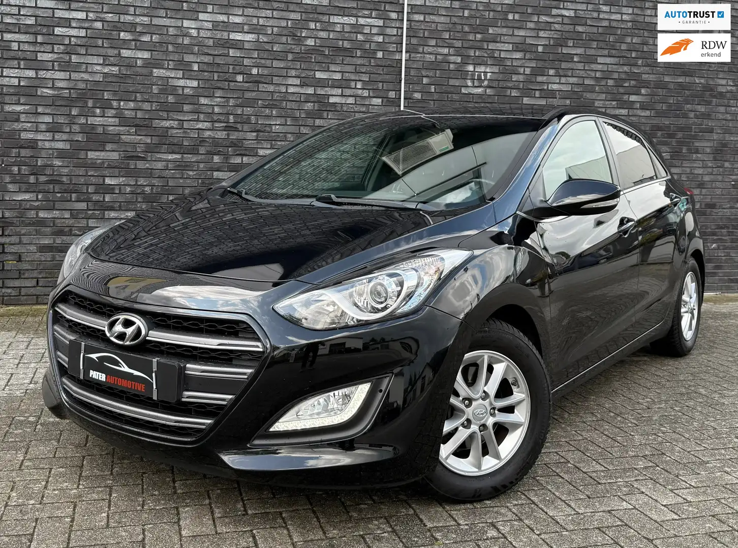 Hyundai i30 1.6 GDi GO! Camera|NAP|Navigatie|1400kg trekgewich Noir - 1