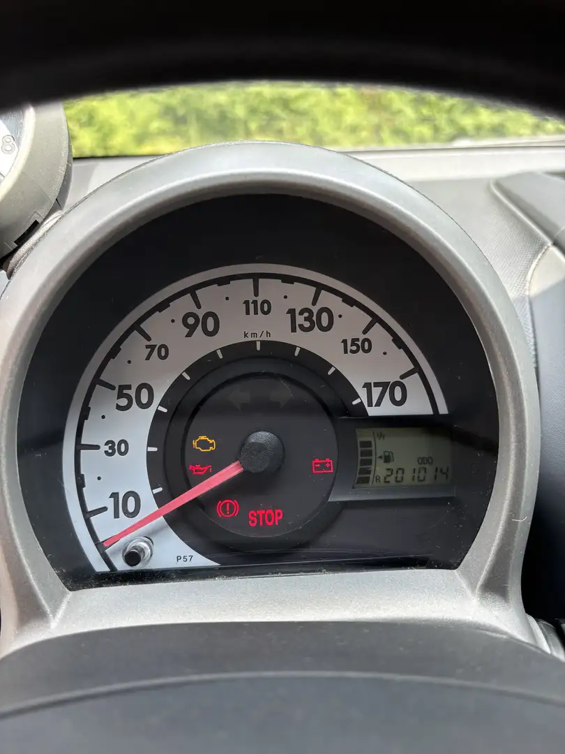 Peugeot 107 1.0-12V XR Grijs - 2