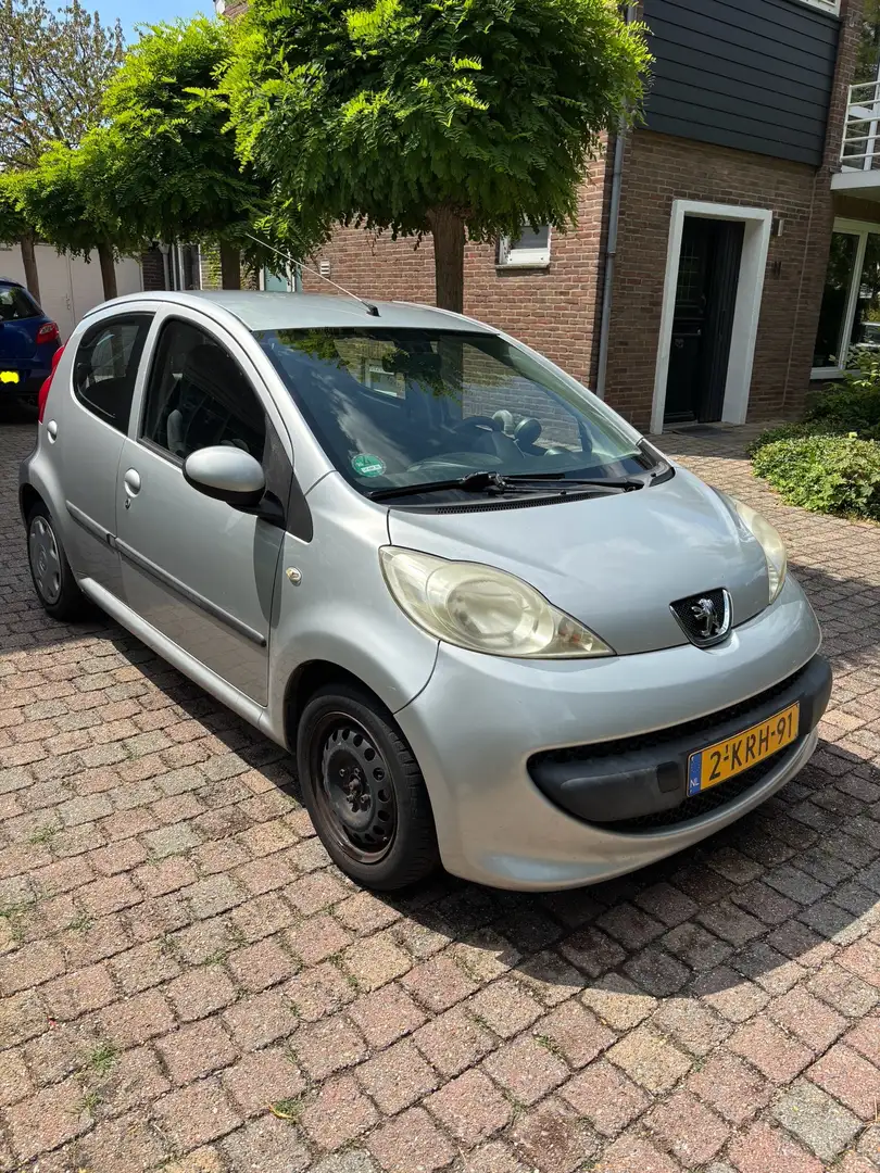 Peugeot 107 1.0-12V XR Grijs - 1