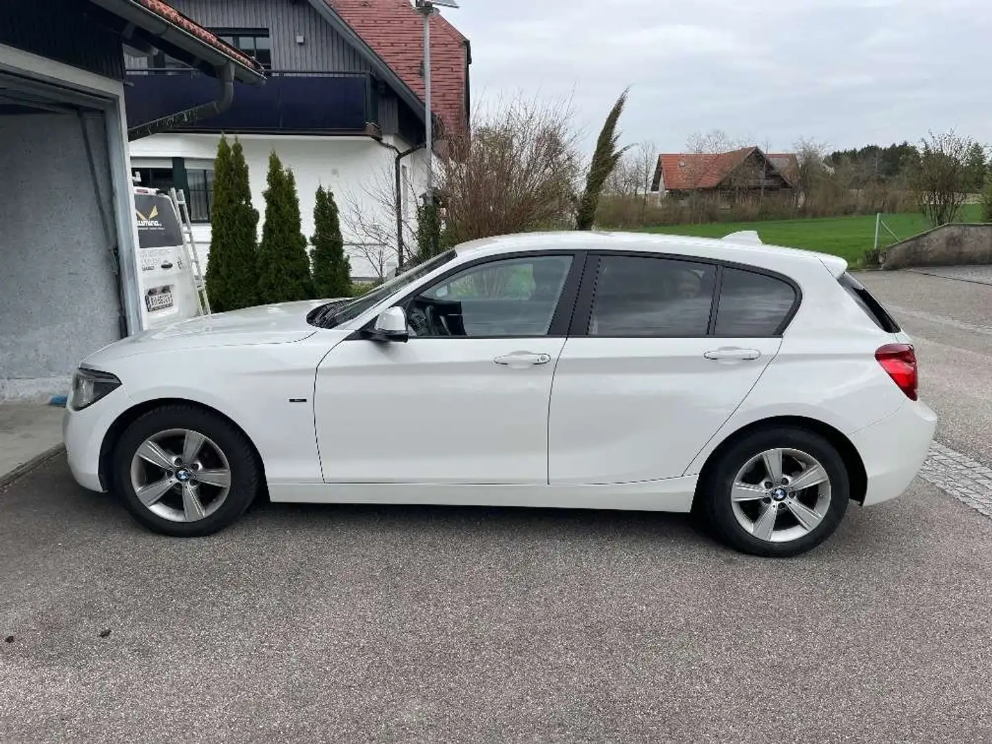 BMW 116 116i Österreich-Paket Aut. Österreich-Paket Weiß - 2