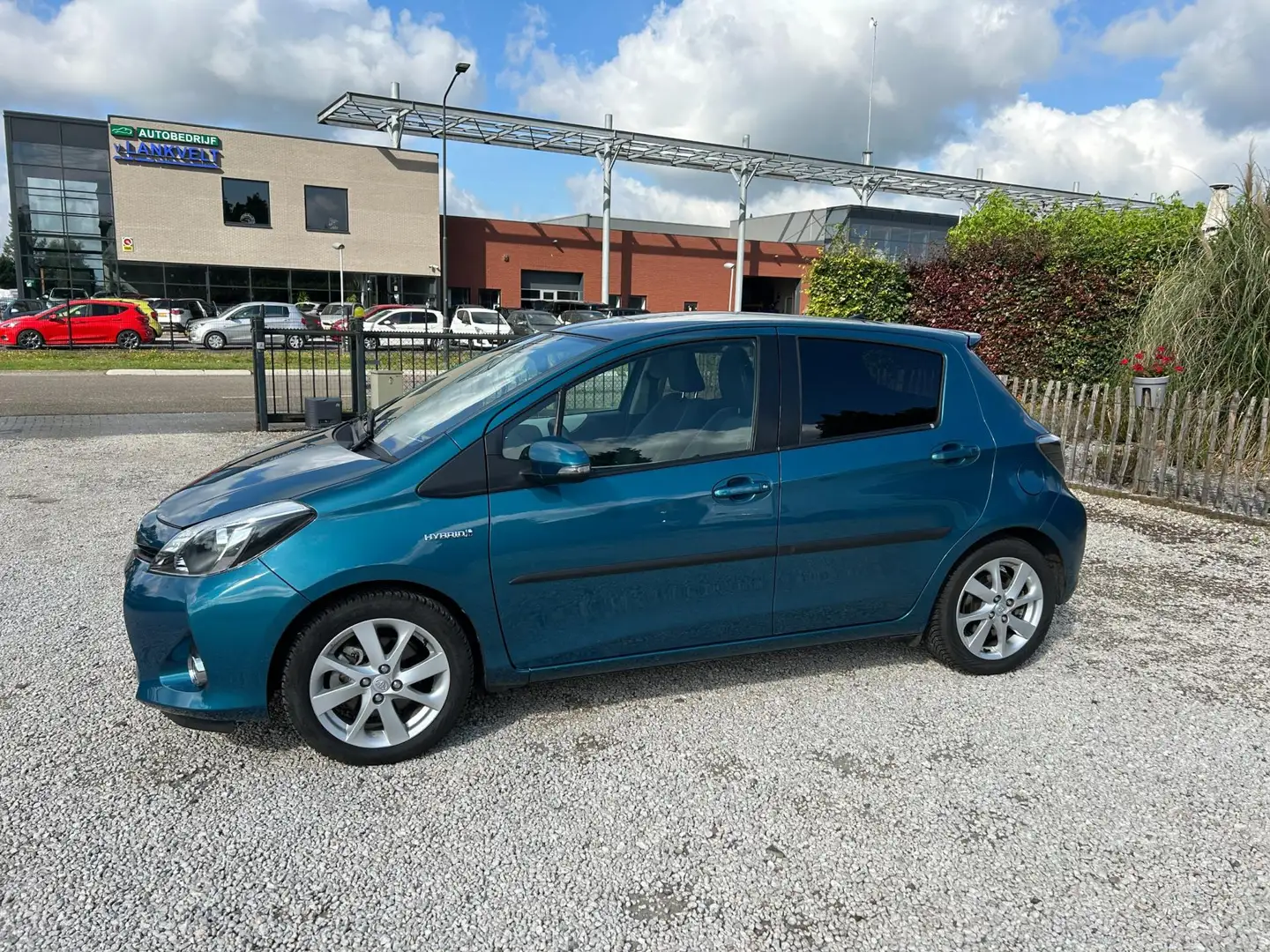 Toyota Yaris 1.5 Full Hybrid Dynamic automaat pano Vert - 2