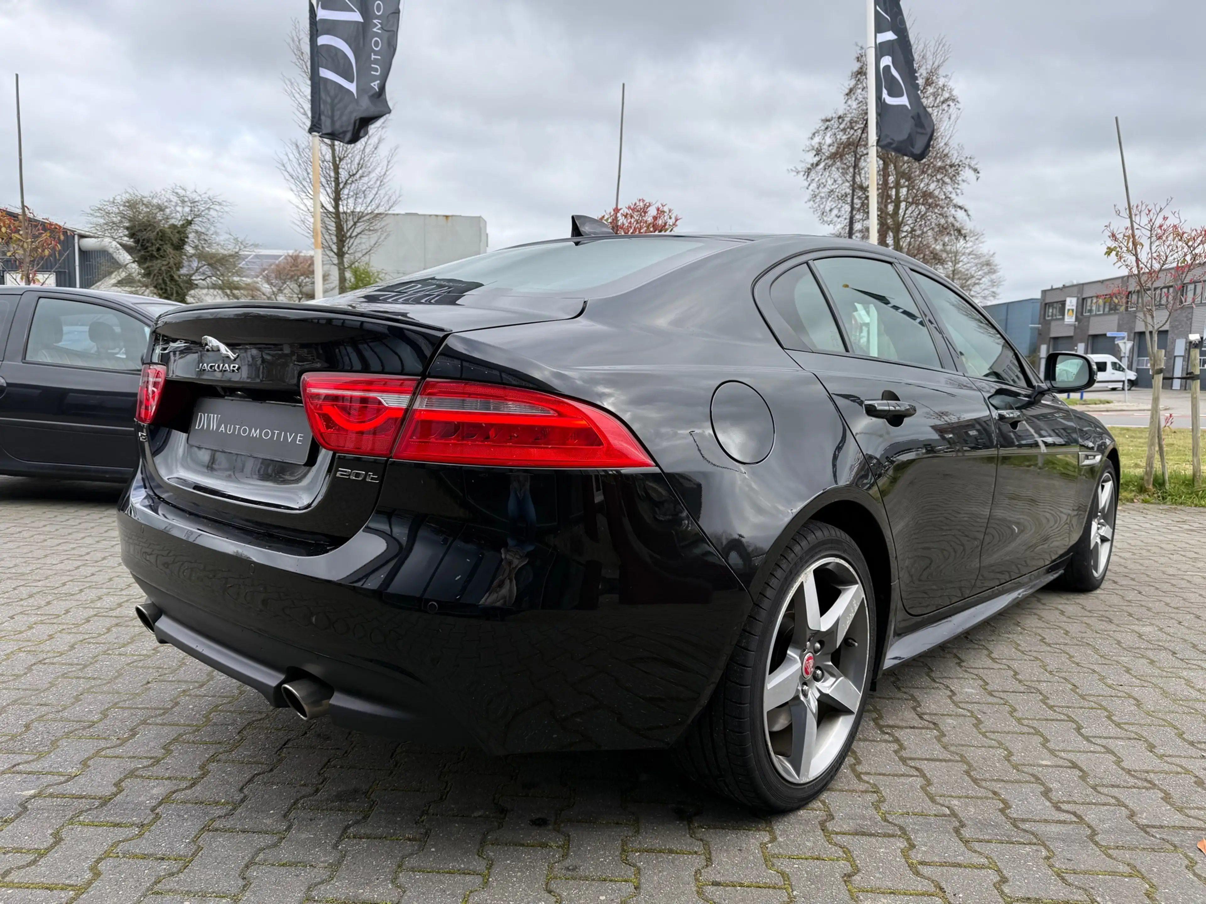 Jaguar XE 2.0 R-Sport — photo 4