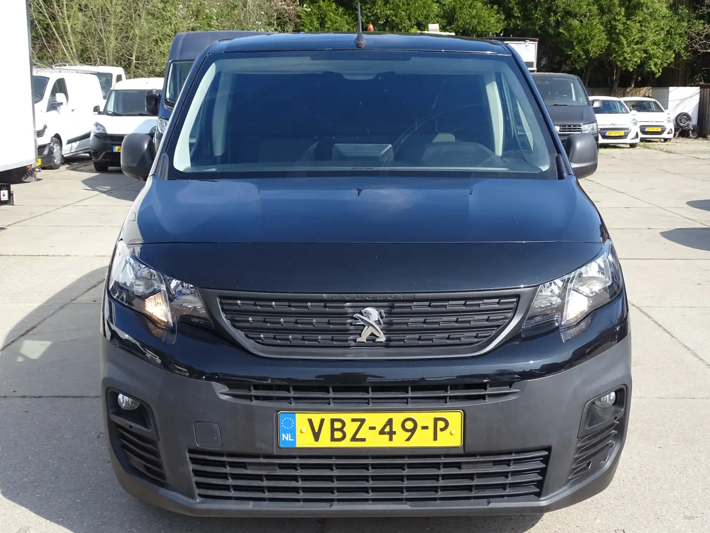 Peugeot Partner 1.5 BlueHDI Premium Zwart - 2