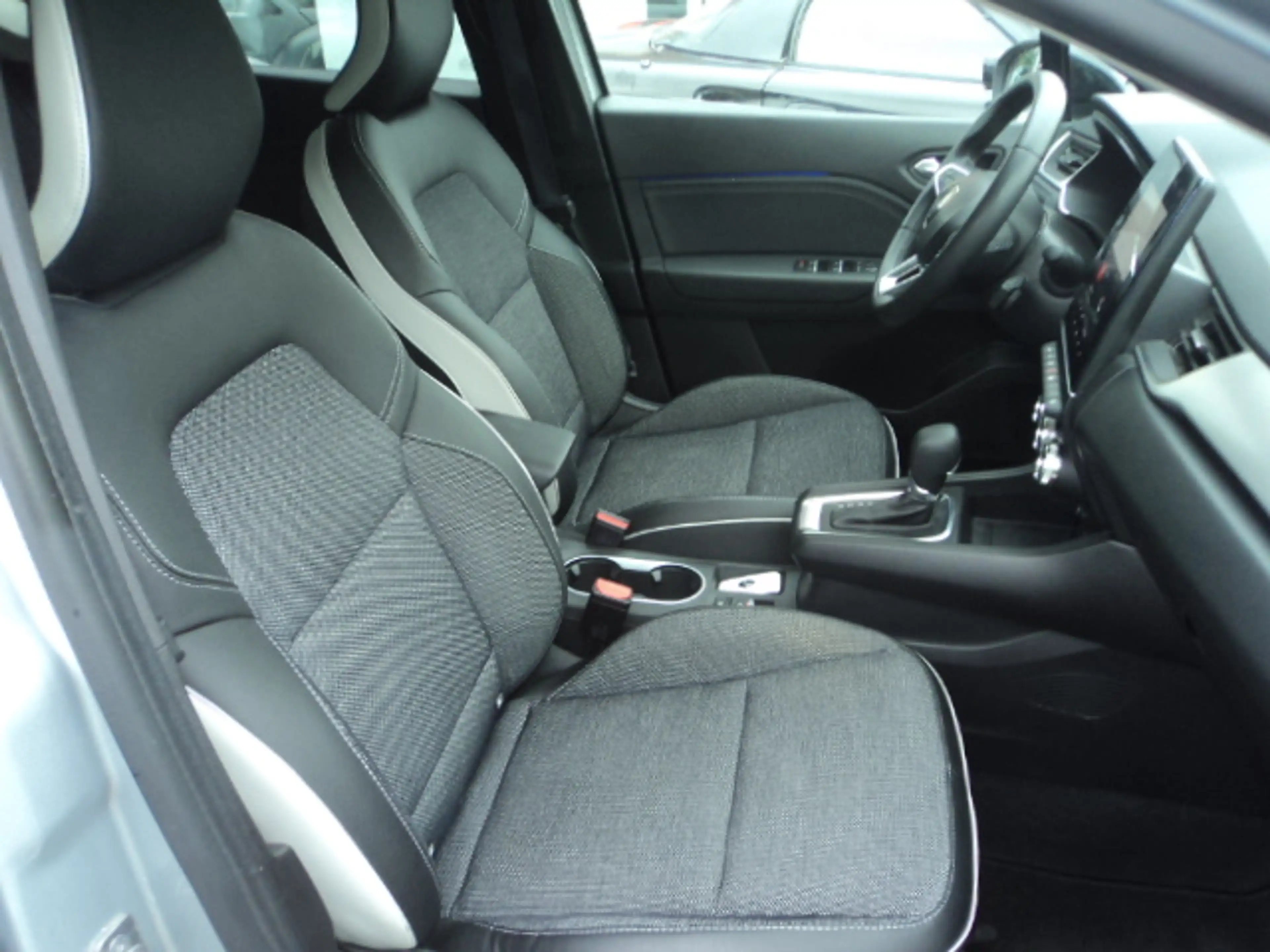 Renault Captur Captur 1.33 TCe MHEV Techno EDC GPF — photo 3