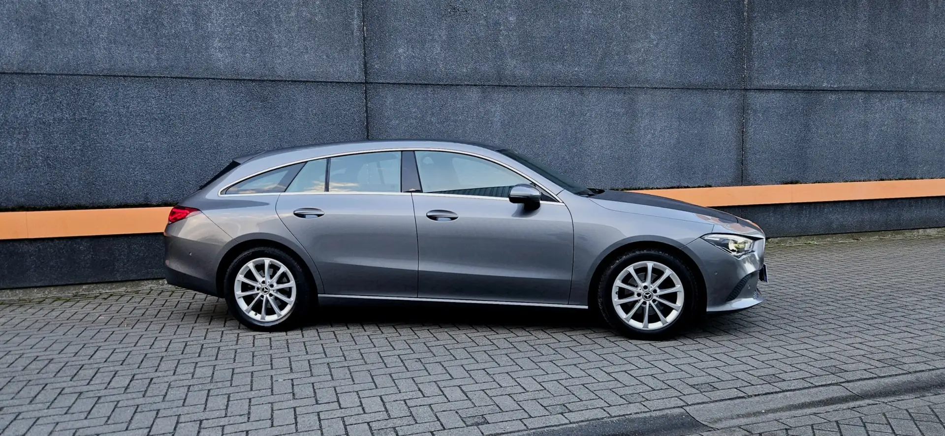Mercedes-Benz CLA 180 Business/NAVI/PARKASSIST/ADAPT CRUISE/LED/TOPSTAAT Gris - 2