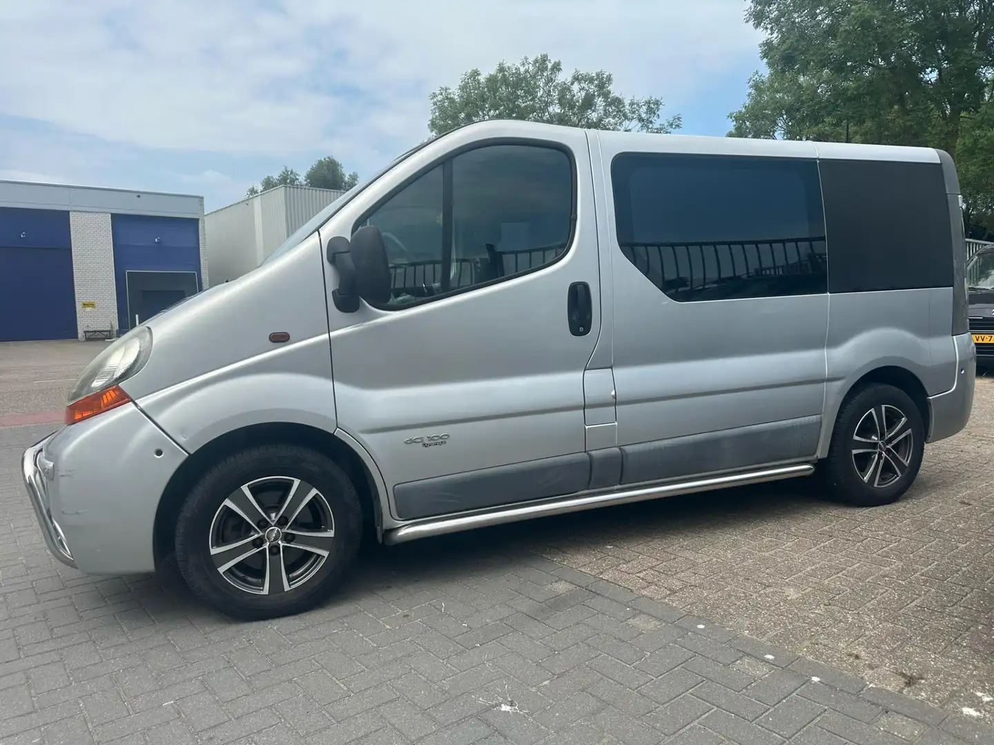 Renault Trafic 1.9 dCi L1H1 DC 5P - 2